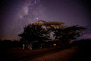 Galaxias del desierto: noche Wayúu